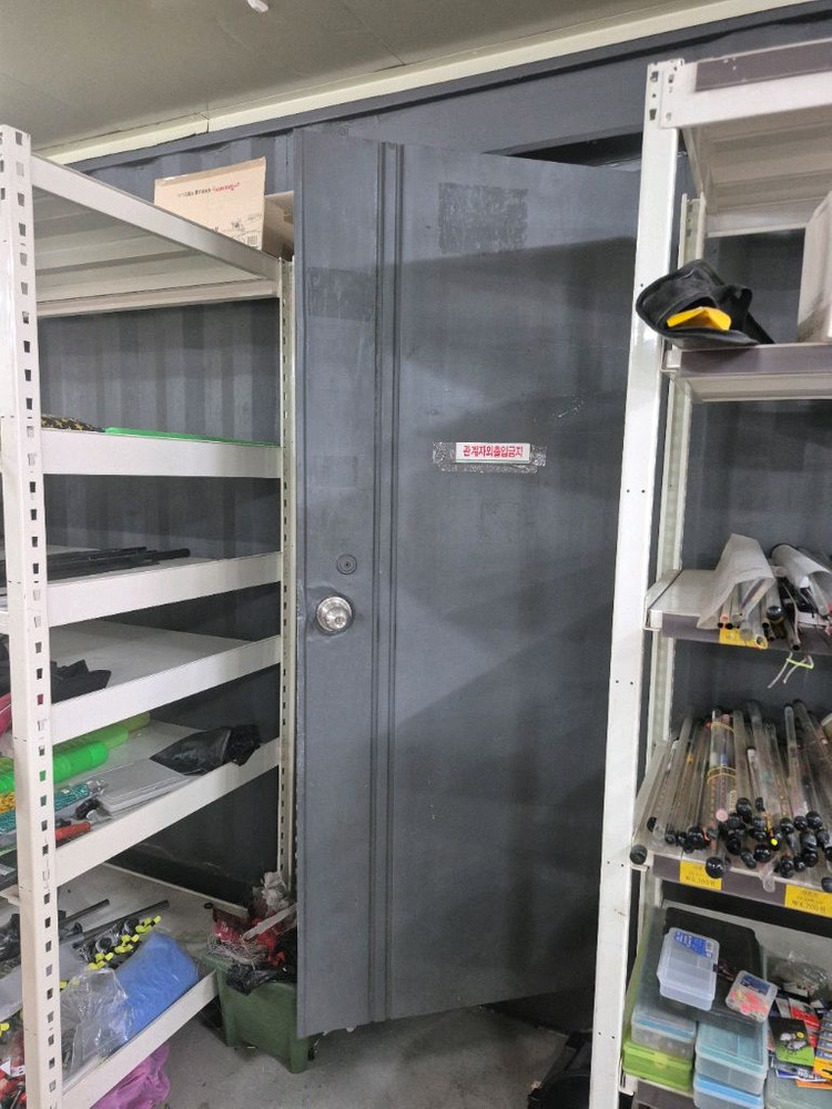 컨테이너 3x6미터 실내사무실로 쓰던거라 녹없음 냉난방기 포함 농막가능--3