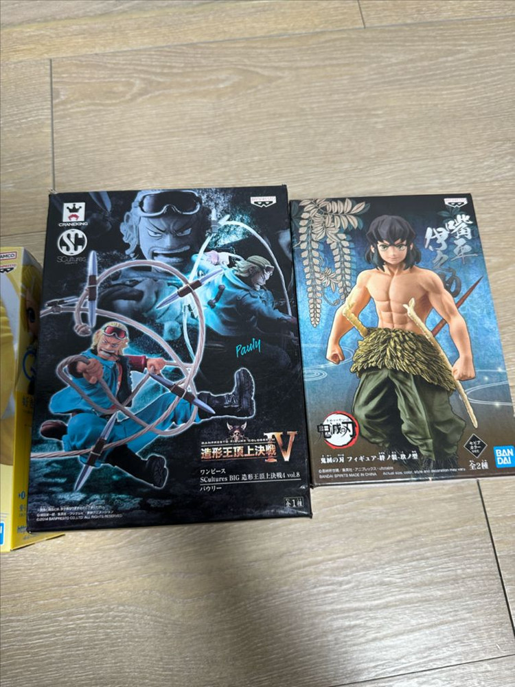 원피스,스파이패밀리,5등분의 신부 피규어 판매합니다--3