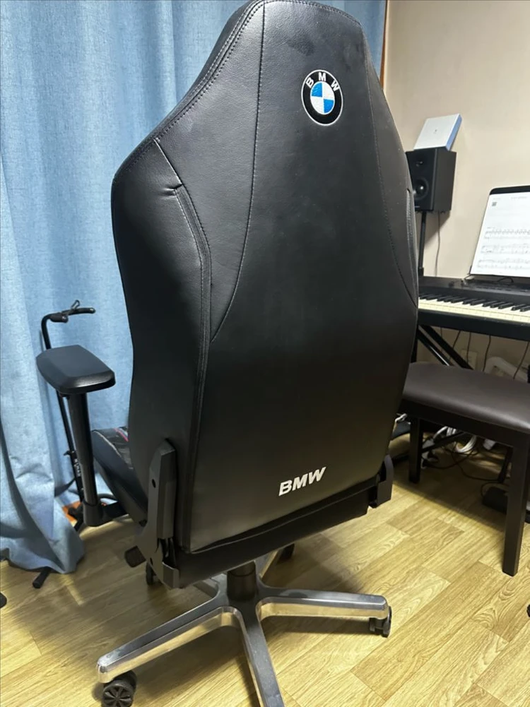 제닉스 BMW M 퍼포먼스 게이밍체어 이미지