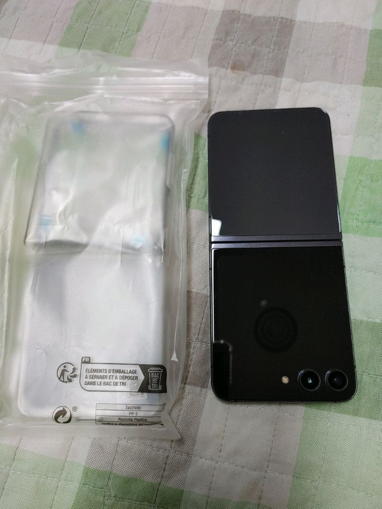 새폰급 ㅡ 갤럭시 Z플립5 256GB + 새케이스--0