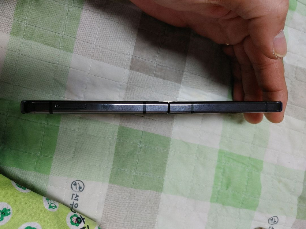 새폰급 ㅡ 갤럭시 Z플립5 256GB + 새케이스--7