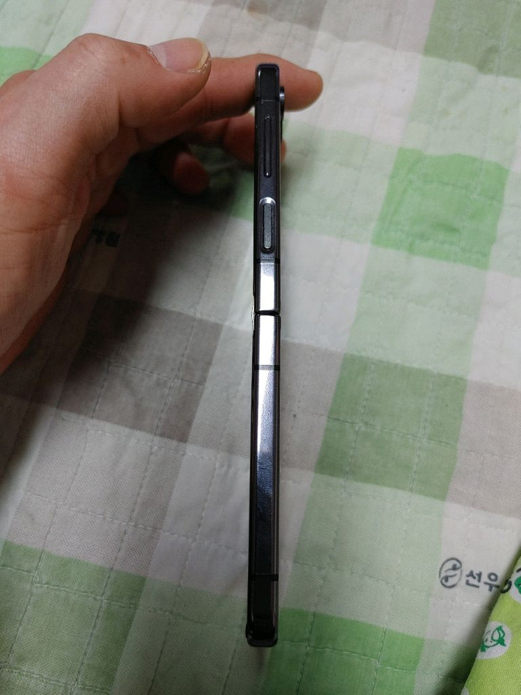 새폰급 ㅡ 갤럭시 Z플립5 256GB + 새케이스--9