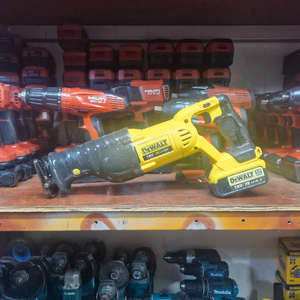 디월트충전컷쏘 DCS380 디월트컷쏘 배터리포함 전기톱 충전톱