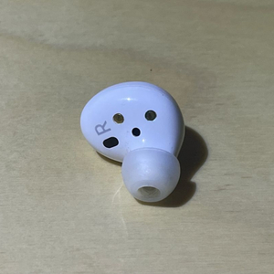 갤럭시 버즈2 화이트 오른쪽 팝니다.