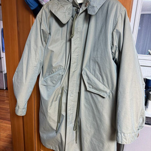 Begin202 브랜드의 개파카 스타일 코트