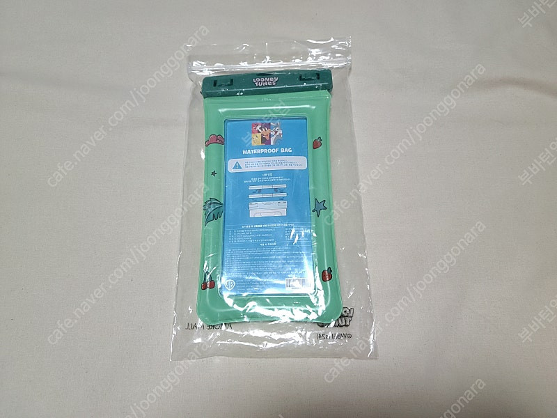 아모레몰 루니툰즈 방수팩 핸드폰 방수팩 휴대폰방수팩 대피덕--1