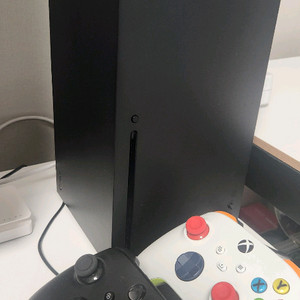 XBOX XSX 본체와 2개 컨트롤러 패드 팝니다 이미지