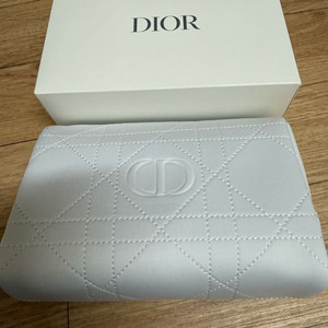 디올 뷰티 파우치