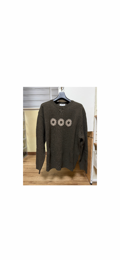 999휴머니티 로고 크루넥 니트 이미지