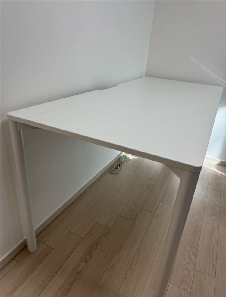 데스커 책상 1600 소프트화이트 이미지