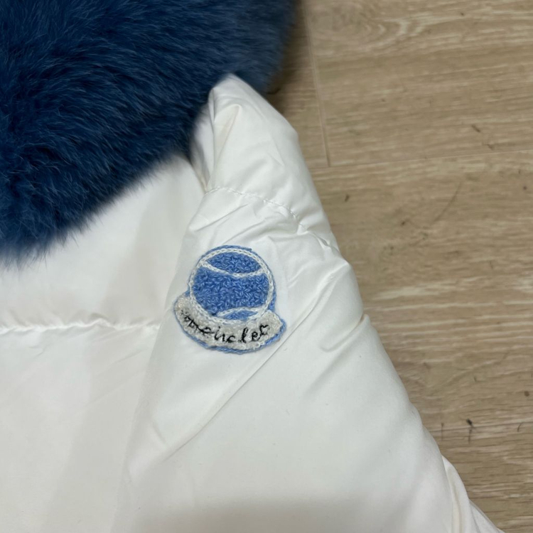 몽클레어 여성 구스다운 와펜 퍼트리밍 패딩 점퍼 [화이트] 3사이즈--3
