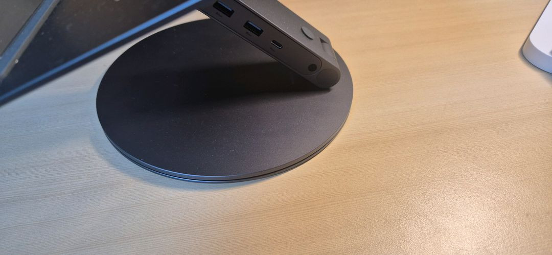 슈피겐 허브 노트북 거치대--1