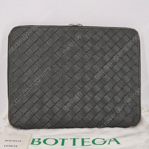 보테가베네타 맥시 인트레치아토 클러치