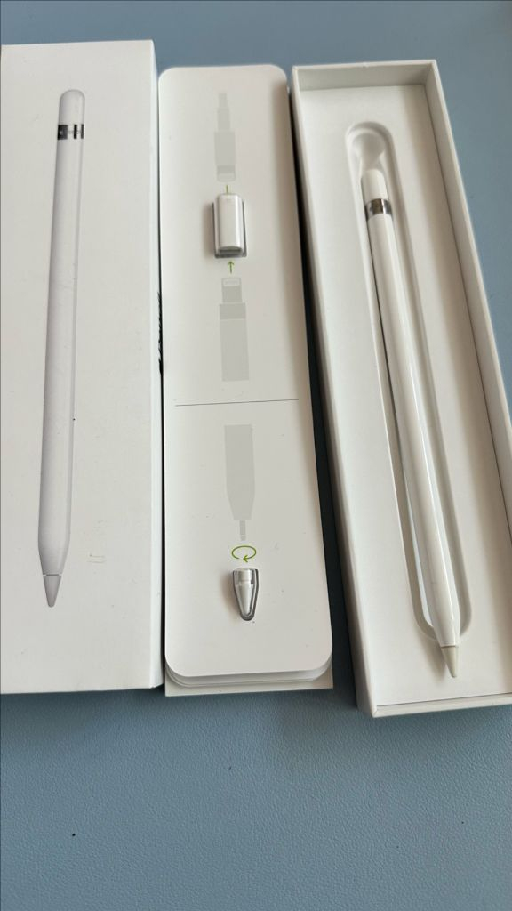 아이패드 에어3세대,셀룰러,애플펜슬1세대 셀룰러라서 들고 다니면서 인강 듣기 좋음(데이터 함께쓰기나,데이터쉐어링 해--2