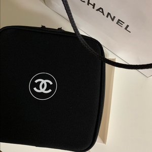 샤넬 거울 사각파우치 새상품