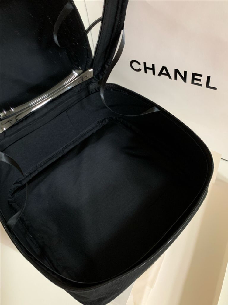 샤넬 거울 사각파우치 새상품--2