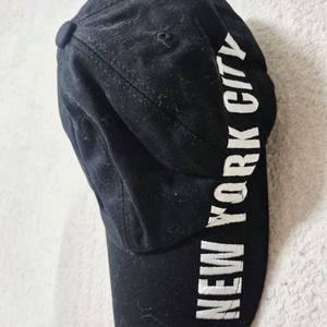 뉴욕시티 블랙 볼캡 모자