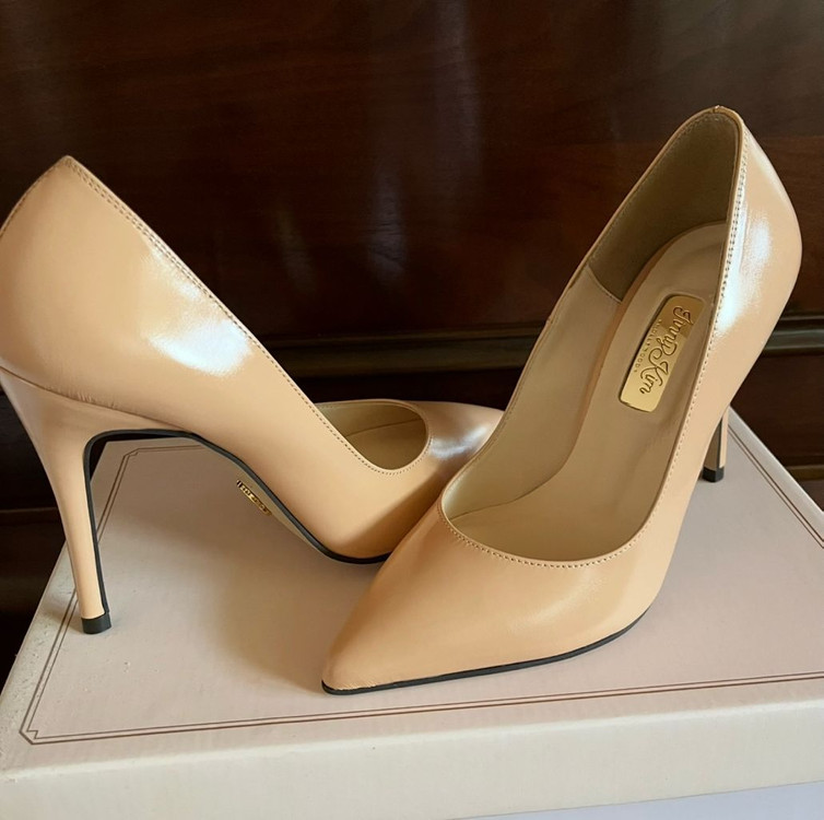 지니킴 골드라벨 핑크베이지 스틸레토 힐 펌프힐 구두 새제품 220사이즈--1