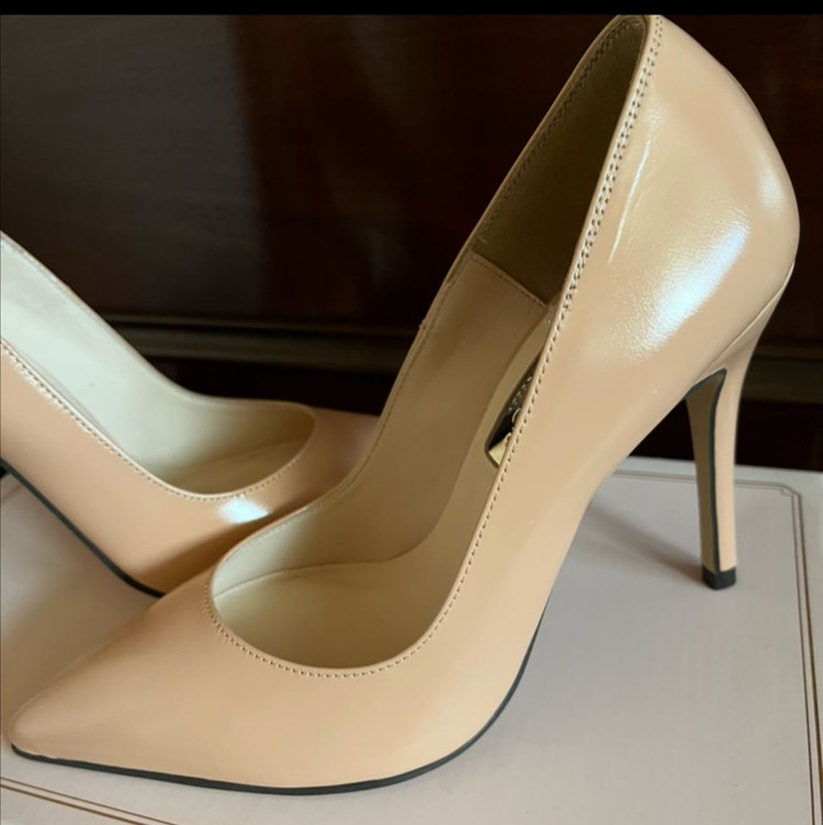 지니킴 골드라벨 핑크베이지 스틸레토 힐 펌프힐 구두 새제품 220사이즈--2