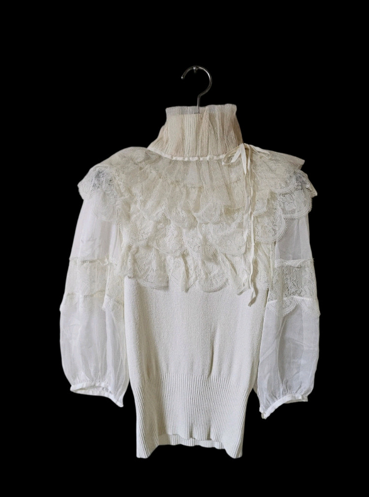 아이보리 레이스 시스루 니트 블라우스 / 하이넥 러플 / 퍼프소매--3