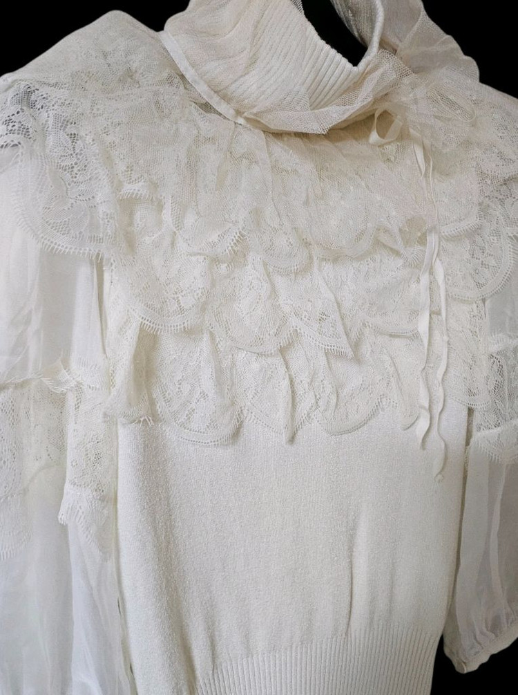 아이보리 레이스 시스루 니트 블라우스 / 하이넥 러플 / 퍼프소매--6