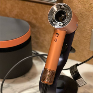 다이슨 슈퍼소닉 뉴럴 헤어 드라이어 홀리데이 기프트 에디션 + 거치대 + 파우치
