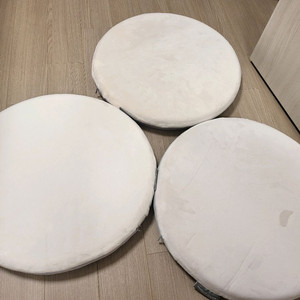 모던하우스 원형 말랑 방석 3개 팝니다