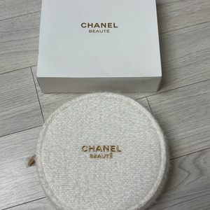 새상품 샤넬 화이트 트위드 파우치