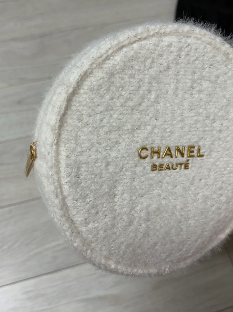 새상품 샤넬 화이트 트위드 파우치--1