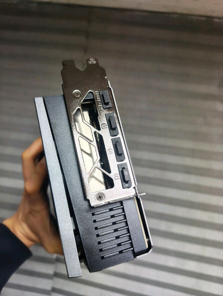 msi rtx5080 뱅가드 그래픽카드--7