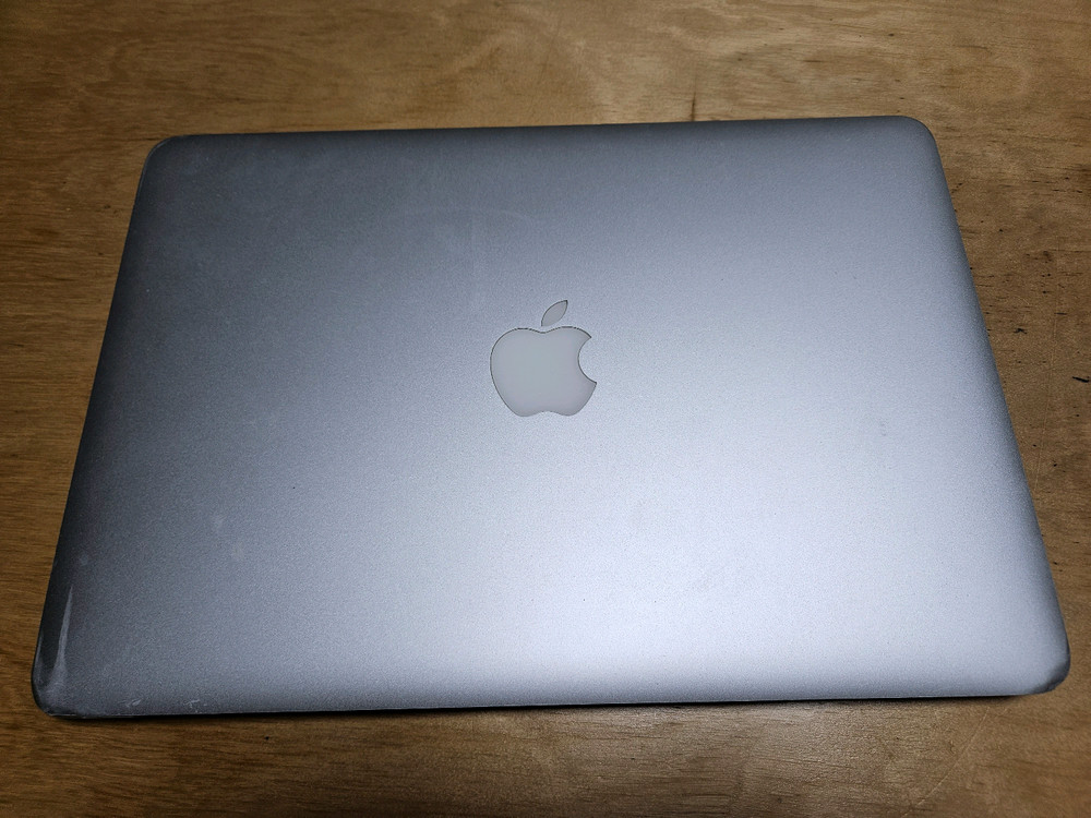 애플 맥북 에어 13인치 A1466 판매합니다.--3