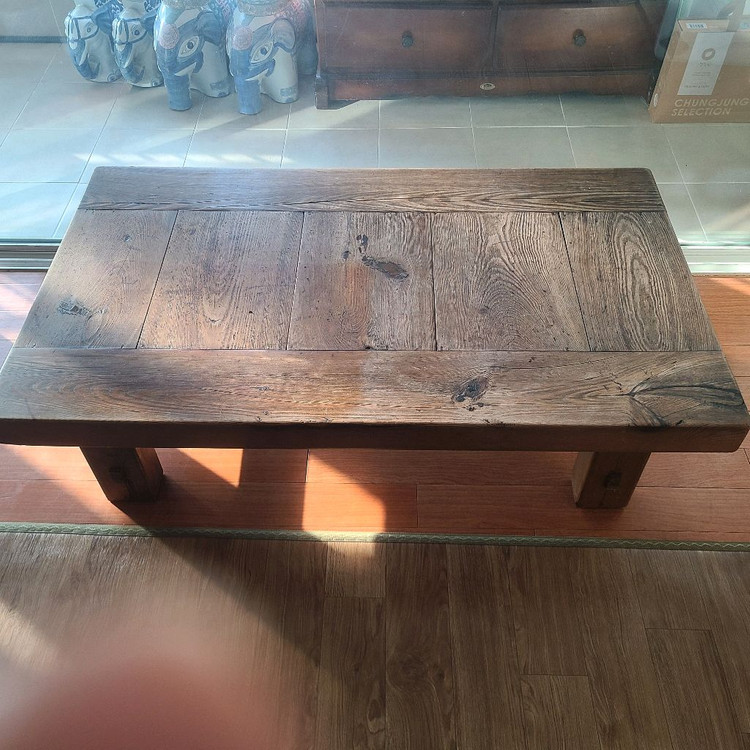 소나무 재질 고재테이블 이미지