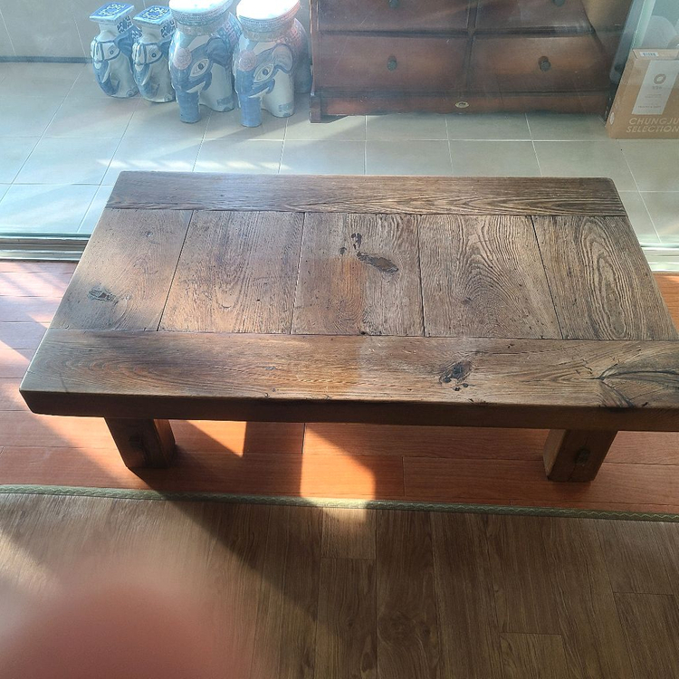 소나무 재질 고재테이블 이미지