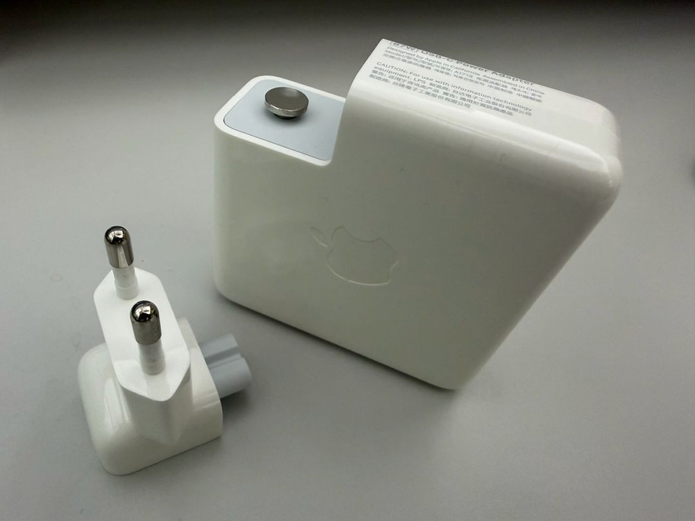 애플 정품 87W USB-C 전원 어댑터 A1719 팝니다.--0