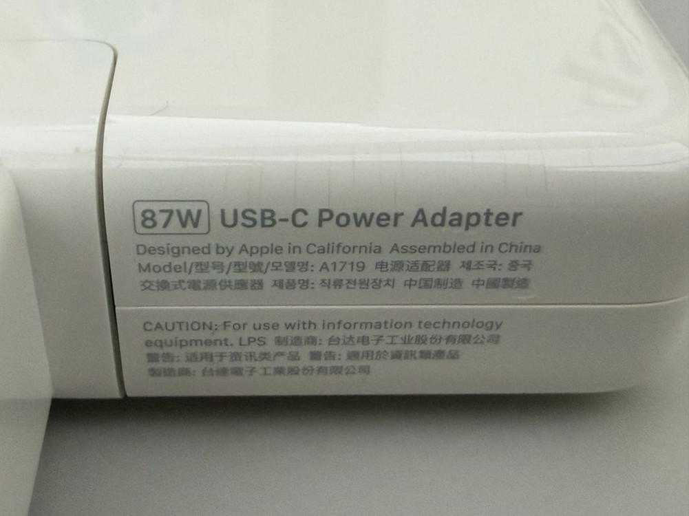 애플 정품 87W USB-C 전원 어댑터 A1719 팝니다.--2