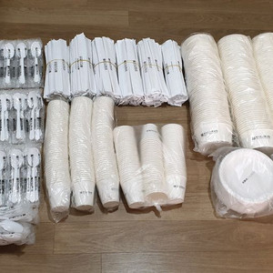 일회용품 세트 (종이컵, 숟가락, 젓가락, 그릇)