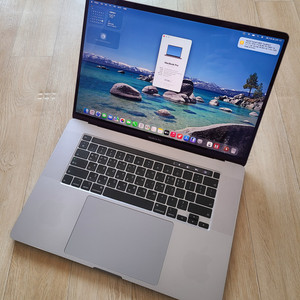 부산 맥북프로 2019 16인치 i7/16GB/512GB/라데온 5300M 팝니다.