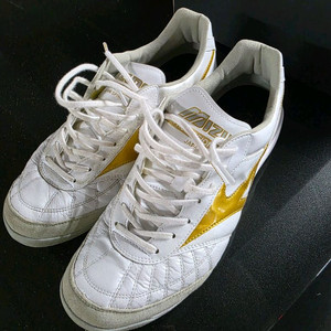 미즈노 모렐리아 살라 jp 풋살화 판매합니다