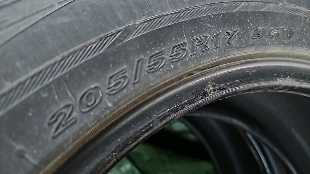 205 55 17 타이어 4개 1대분--4