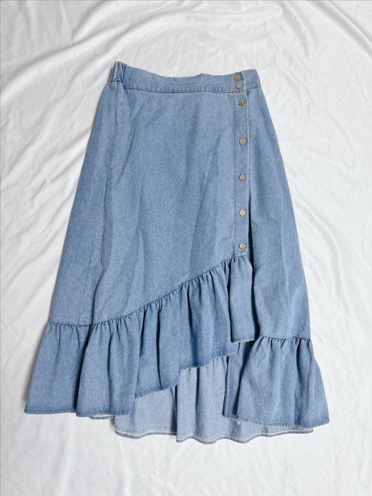 LAP 버튼포인트 사선 프릴 데님스커트--1