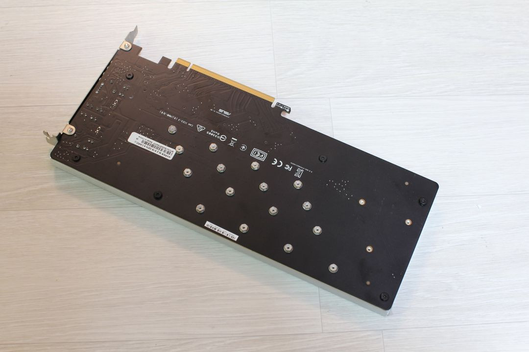ASUS HYPER M.2 X16 Gen4 card--1