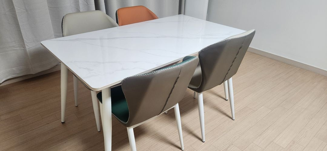 4인 세라믹 식탁 의자 세트 이미지