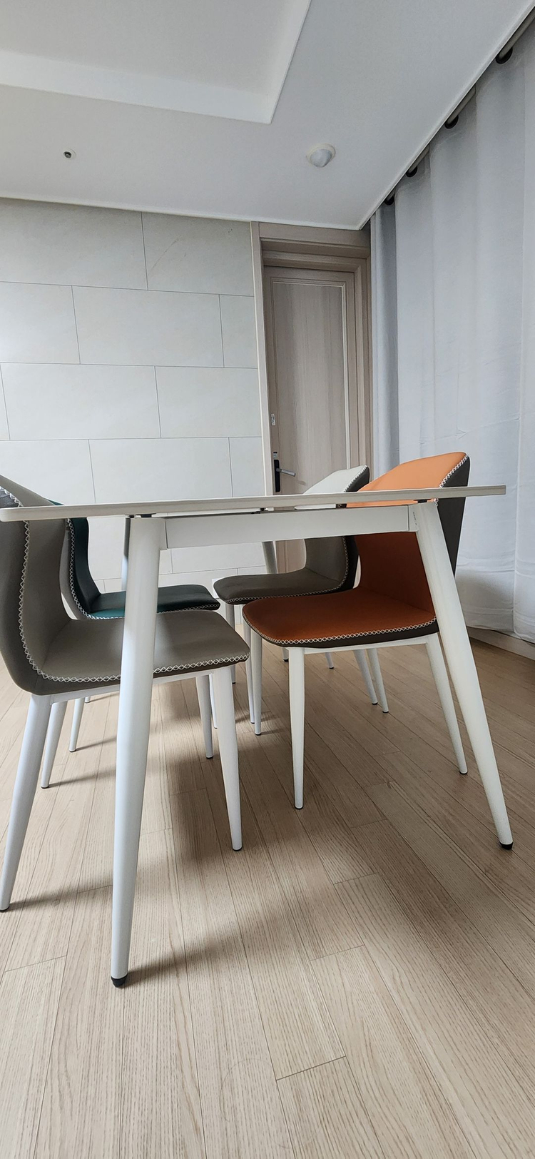 4인 세라믹 식탁 의자 세트 이미지