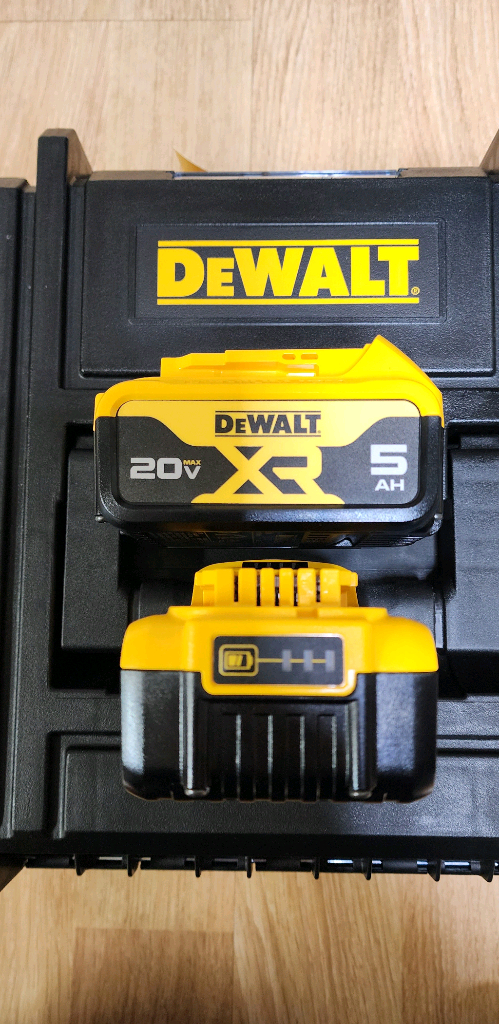 새제품/디월트 20V 5Ah 배터리--5