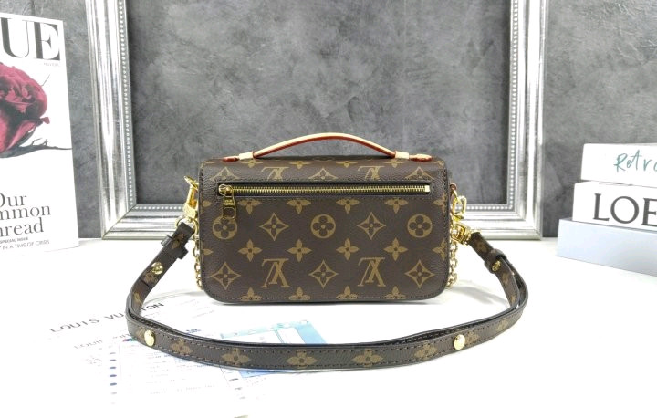 루이비통 숄더백--6