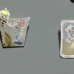 2008년 베이징 올림픽 China Mobile 사 기념뱃지 2종 입니다. 이미지