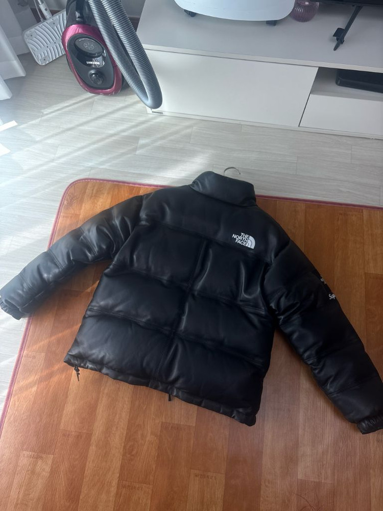 슈프림 노스페이스 가죽눕시 L--1