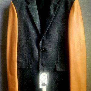 [택달린 새상품] 카이아크만 양가죽배색 모 자켓