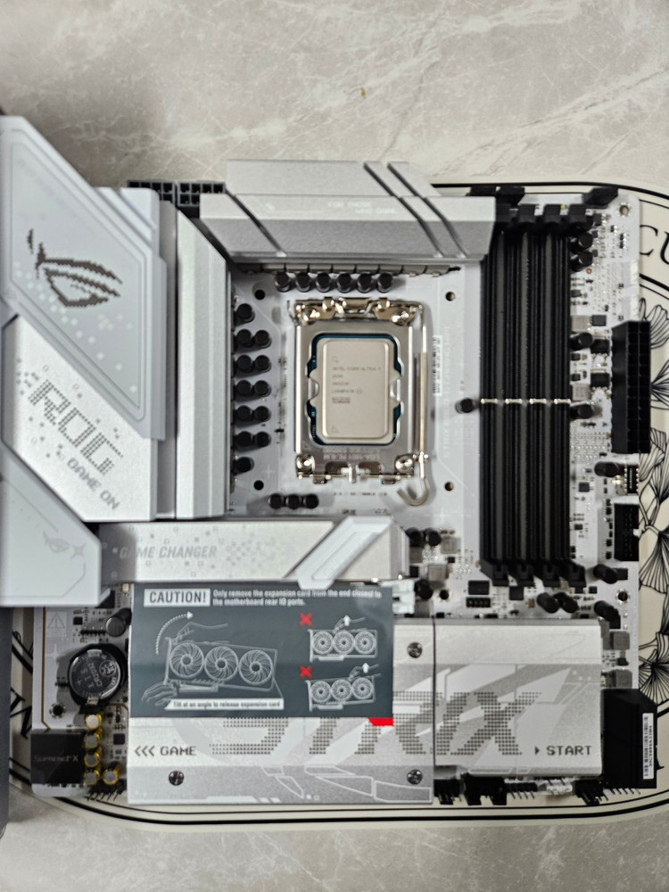 인텔 265k + ROG STRIX B860-G--1