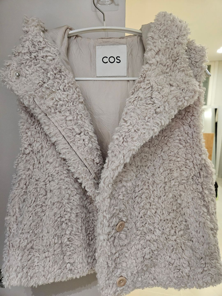 코스 cos 에코퍼 양털 후드 베스트 38사이즈 이미지